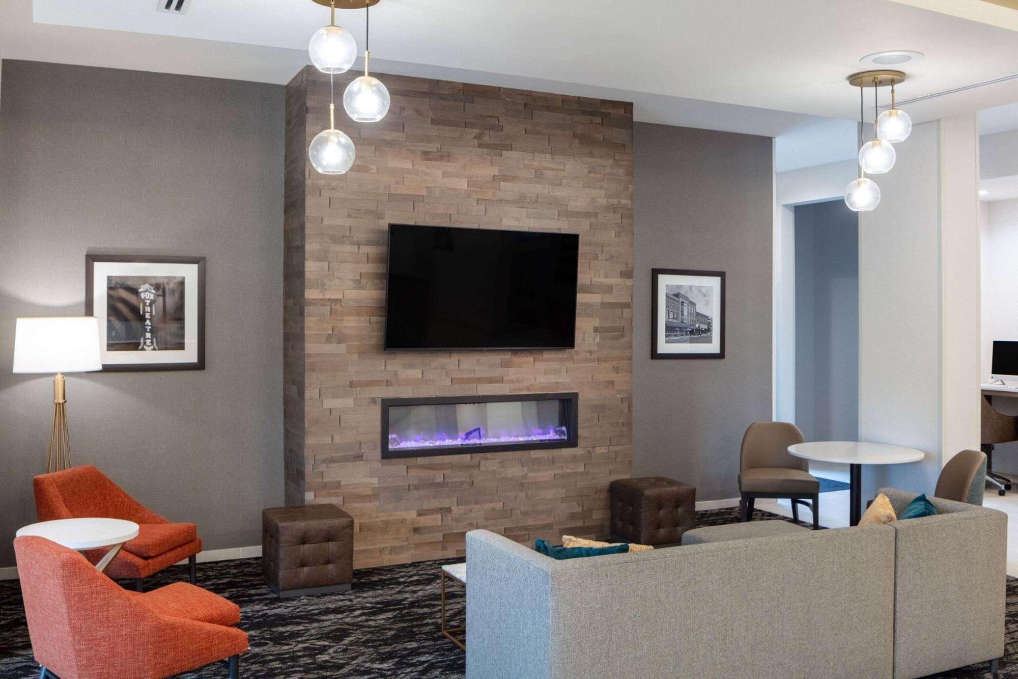 La Quinta Inn & Suites By Wyndham Centralia Εξωτερικό φωτογραφία